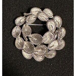 Vintage Trifari Silver Circle Wreath Pin‎